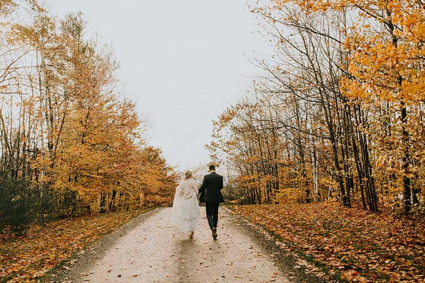 bride-and-groom-in-the-forest