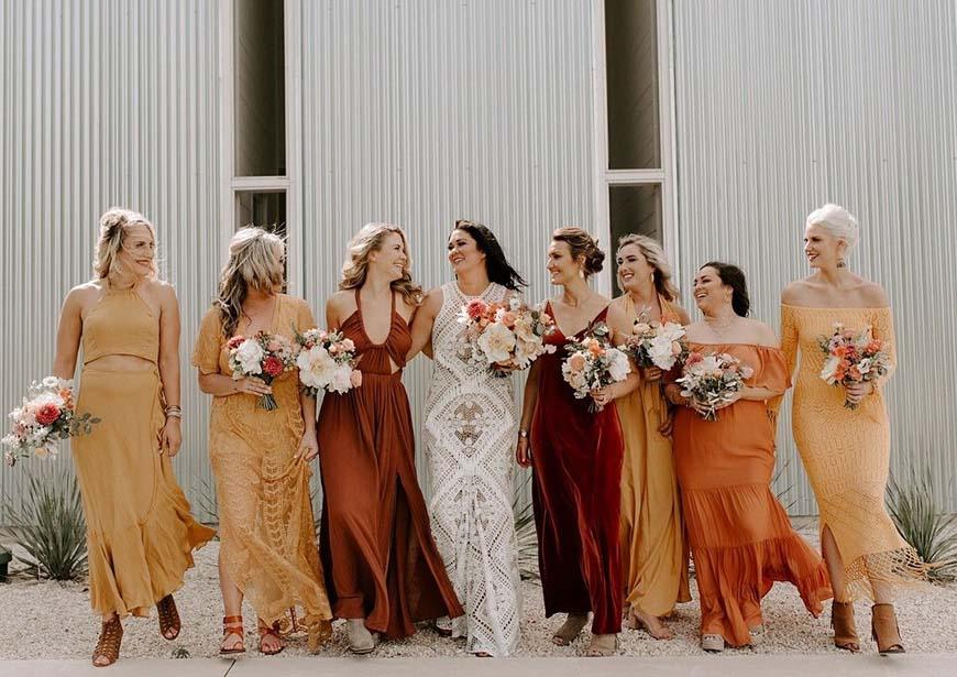 bride-and-her-bridesmaids