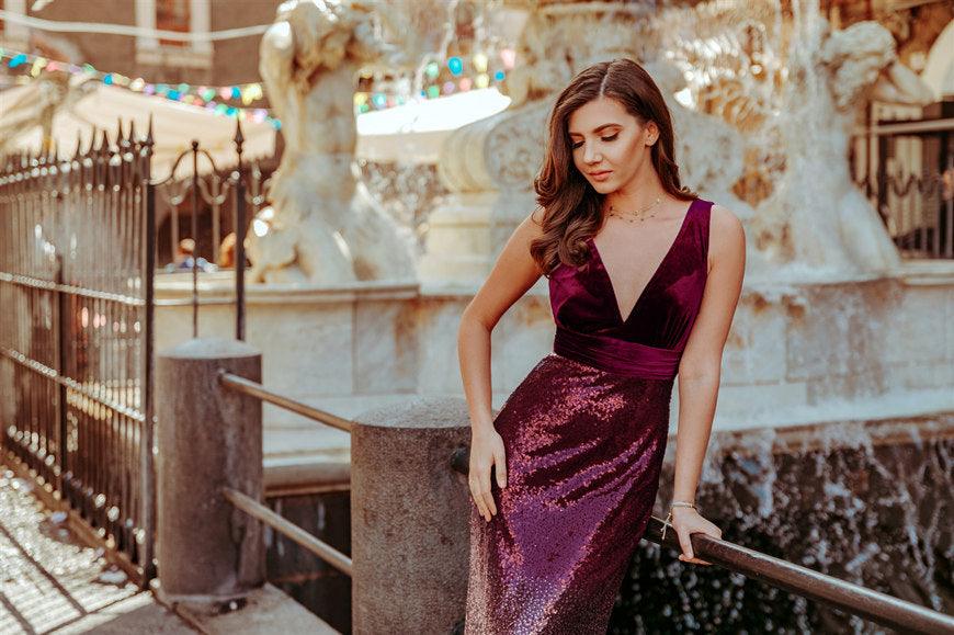 larisa-is-in-front-of-the-fountain
