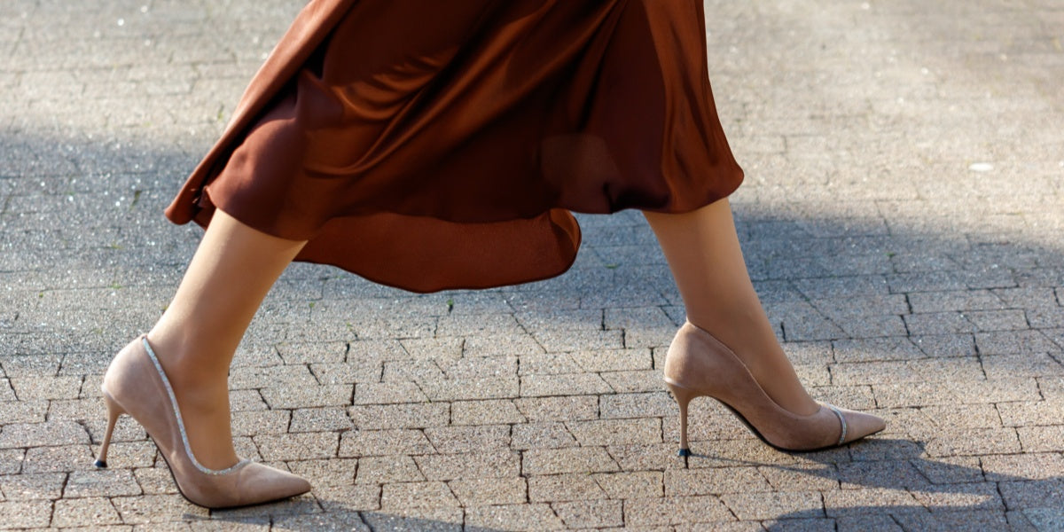 What Color Shoes to Wear with a Brown Dress?