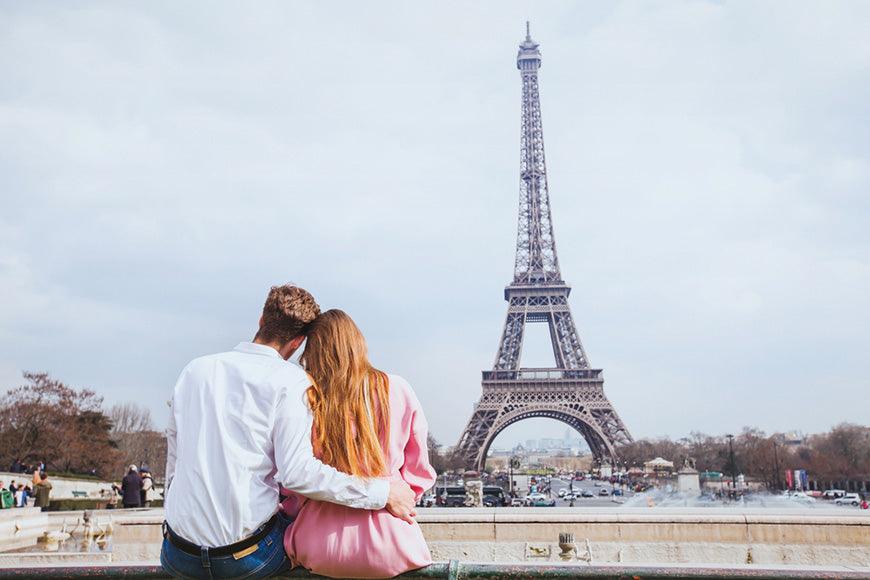 young-couple-in-paris