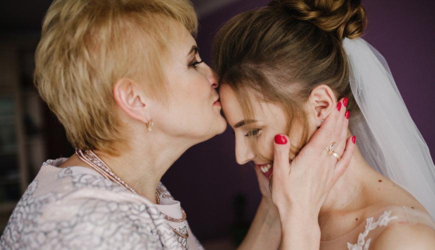 bride-and-her-mom