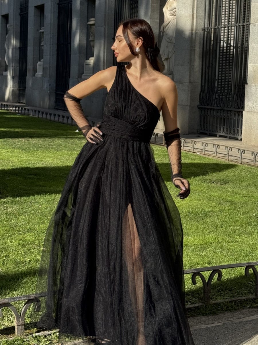 Chic A-Line One-Shoulder Tulle Maxi Bridesmaid Dress #color_Black