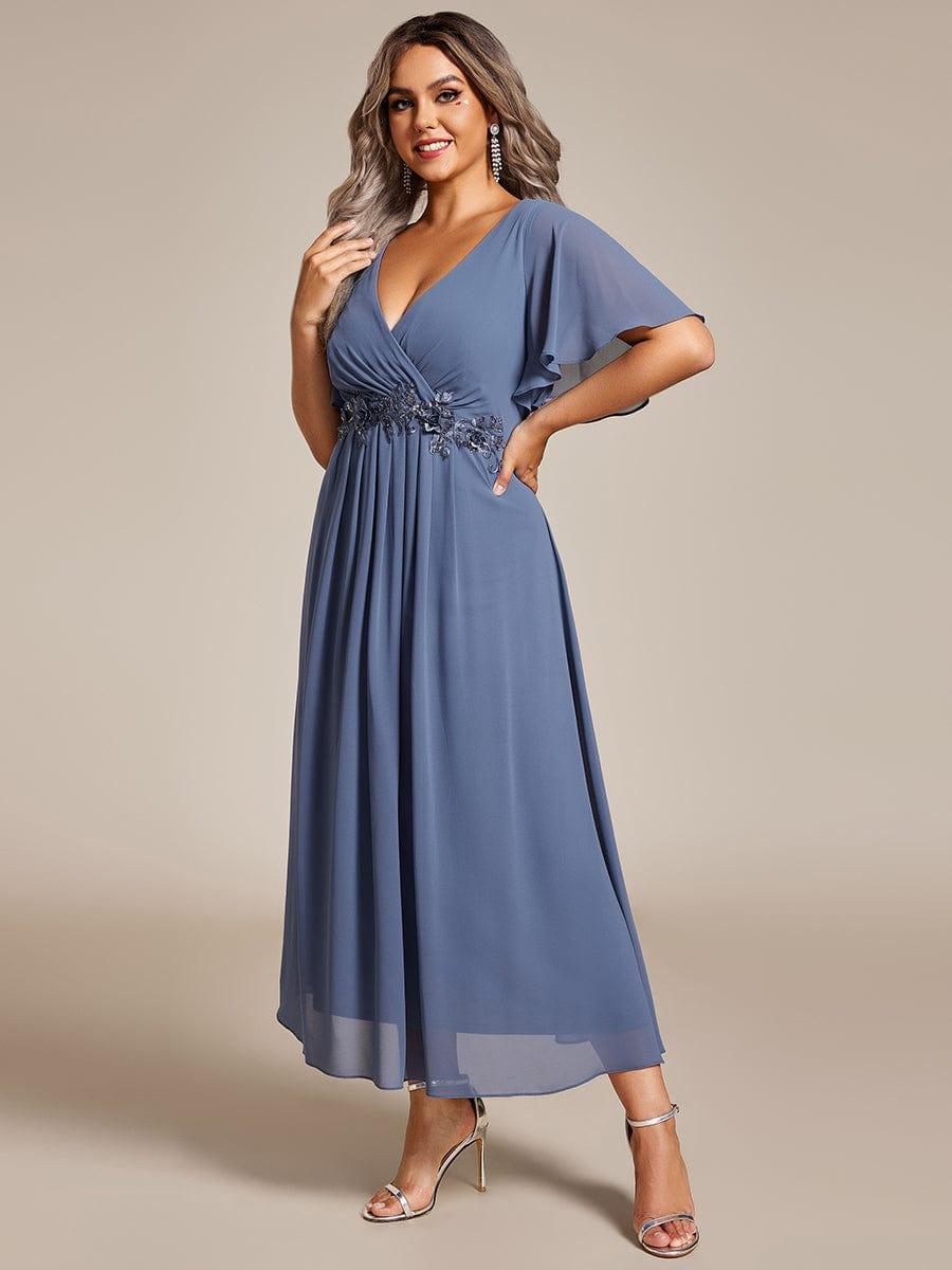 Plus Size Elegant Short Sleeves V-Neck Floral Applique Wedding Guest Dress #color_Dusty Blue