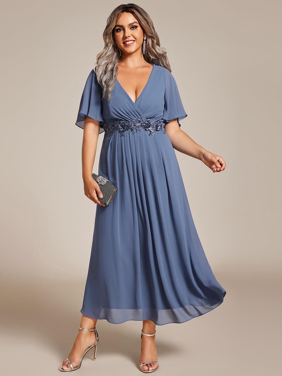 Plus Size Elegant Short Sleeves V-Neck Floral Applique Wedding Guest Dress #color_Dusty Blue