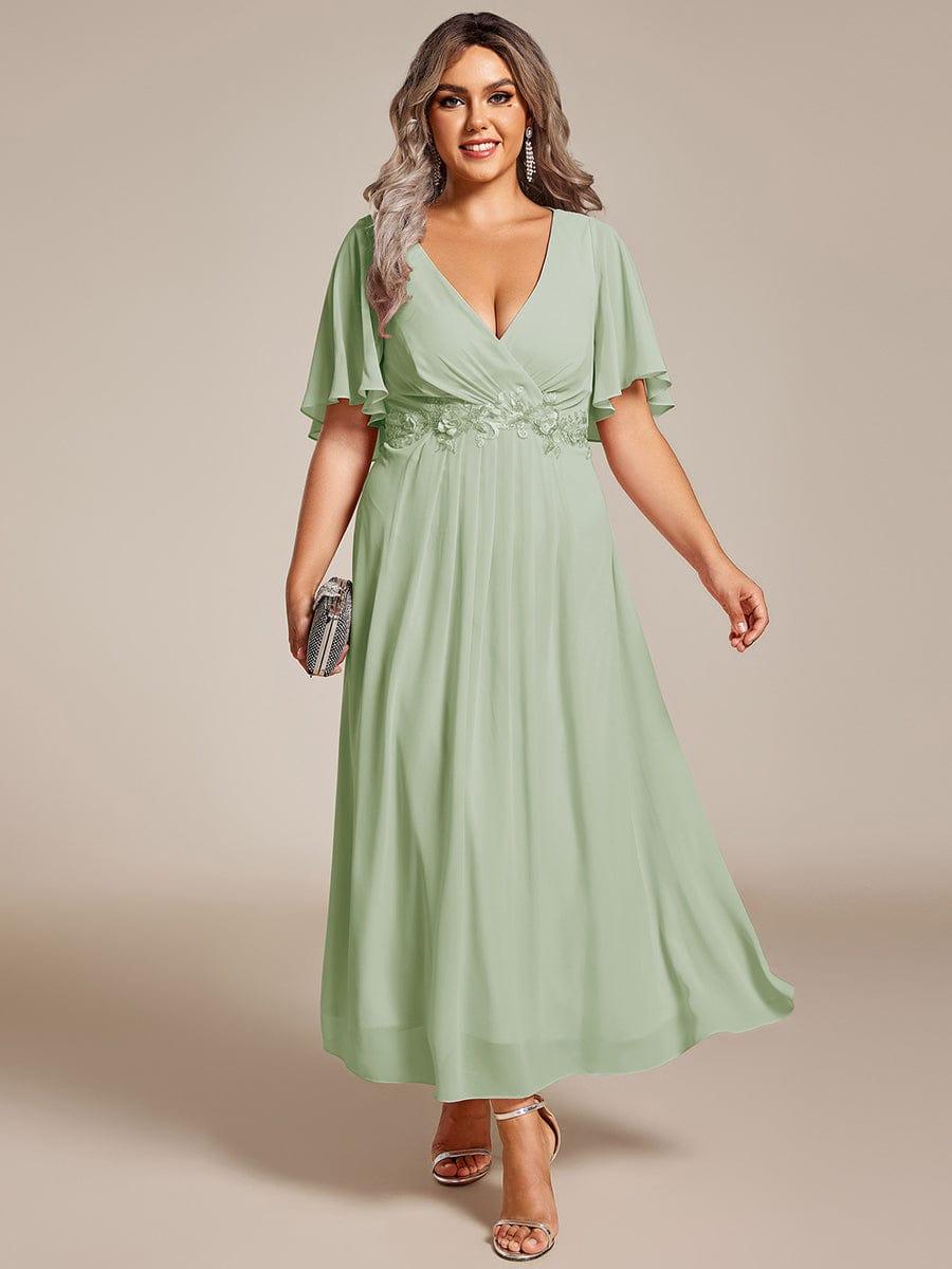 Plus Size Elegant Short Sleeves V-Neck Floral Applique Wedding Guest Dress #color_Mint Green