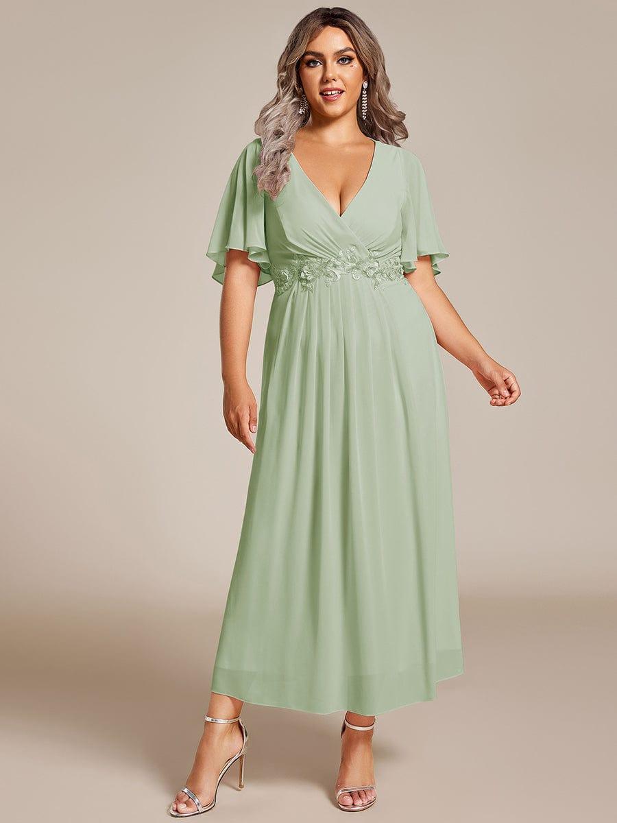 Plus Size Elegant Short Sleeves V-Neck Floral Applique Wedding Guest Dress #color_Mint Green