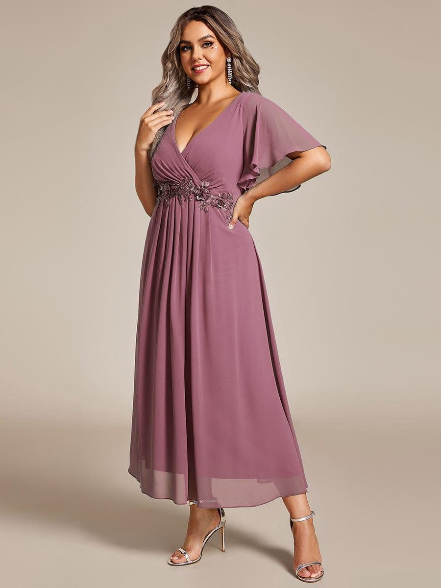 Plus Size Elegant Short Sleeves V-Neck Floral Applique Wedding Guest Dress #color_Purple Orchid