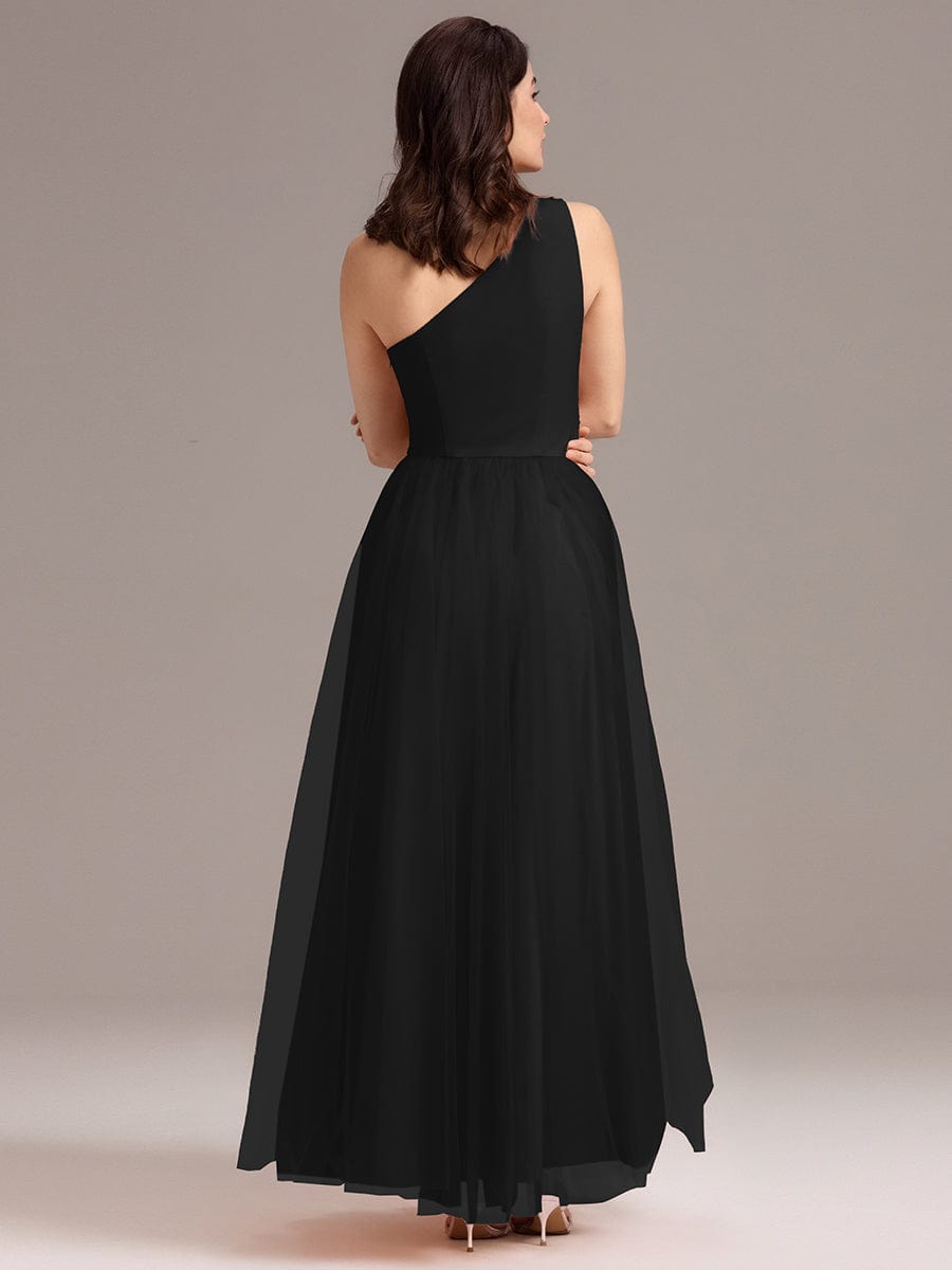 Chic A-Line One-Shoulder Tulle Maxi Bridesmaid Dress #color_Black