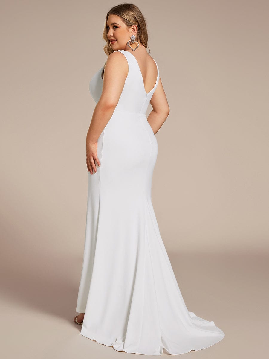 Plus Size Sleeveless Round Neck Bodycon Fishtail Wedding Dress #color_White Plus Size Sleeveless Round Neck Bodycon Fishtail Wedding Dress