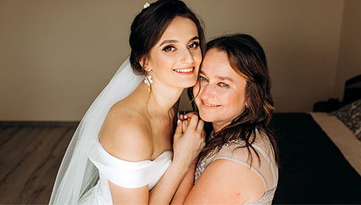 How to Make Your Mom Feel Special on Your Wedding Day