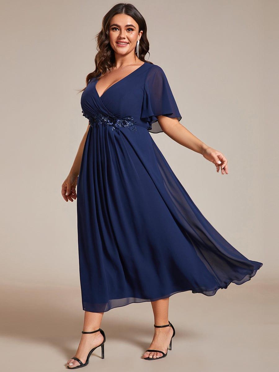 Plus Size Elegant Short Sleeves V-Neck Floral Applique Wedding Guest Dress #color_Navy Blue