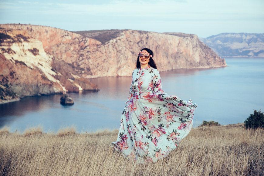 do maxi dresses look good on plus size Do you wear maxi dresses in the summer? I love an easy and fun maxi dress to throw on for a put together look that doesnt require too much effort on a spring or summer day! This dress from