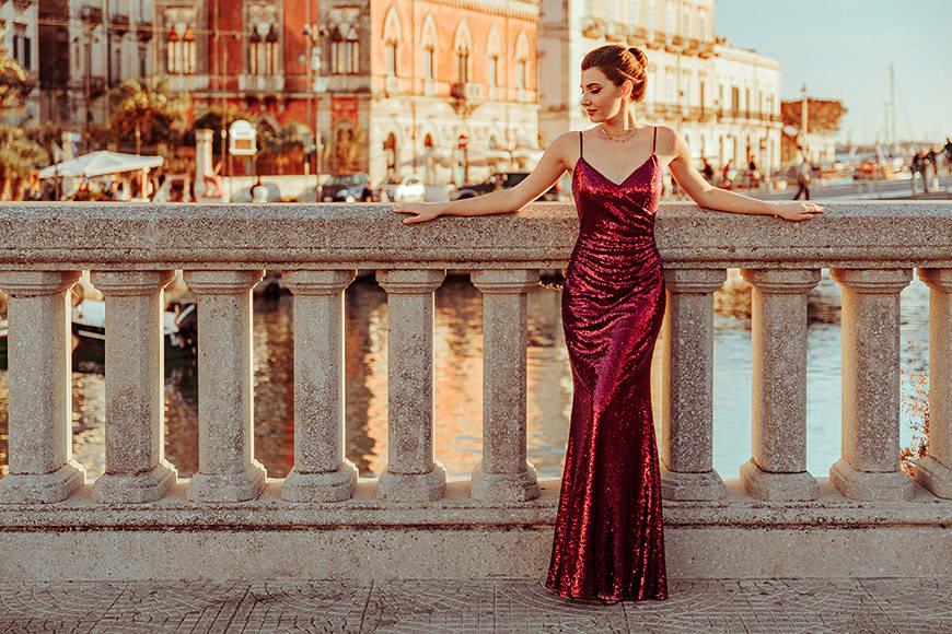larisa-stands-on-the-bridge