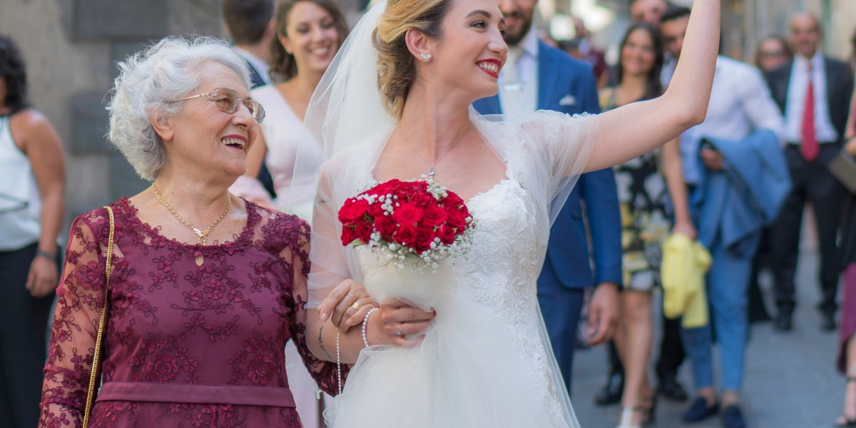What Should the Grandmother of the Bride Wear? A Complete Style Guide