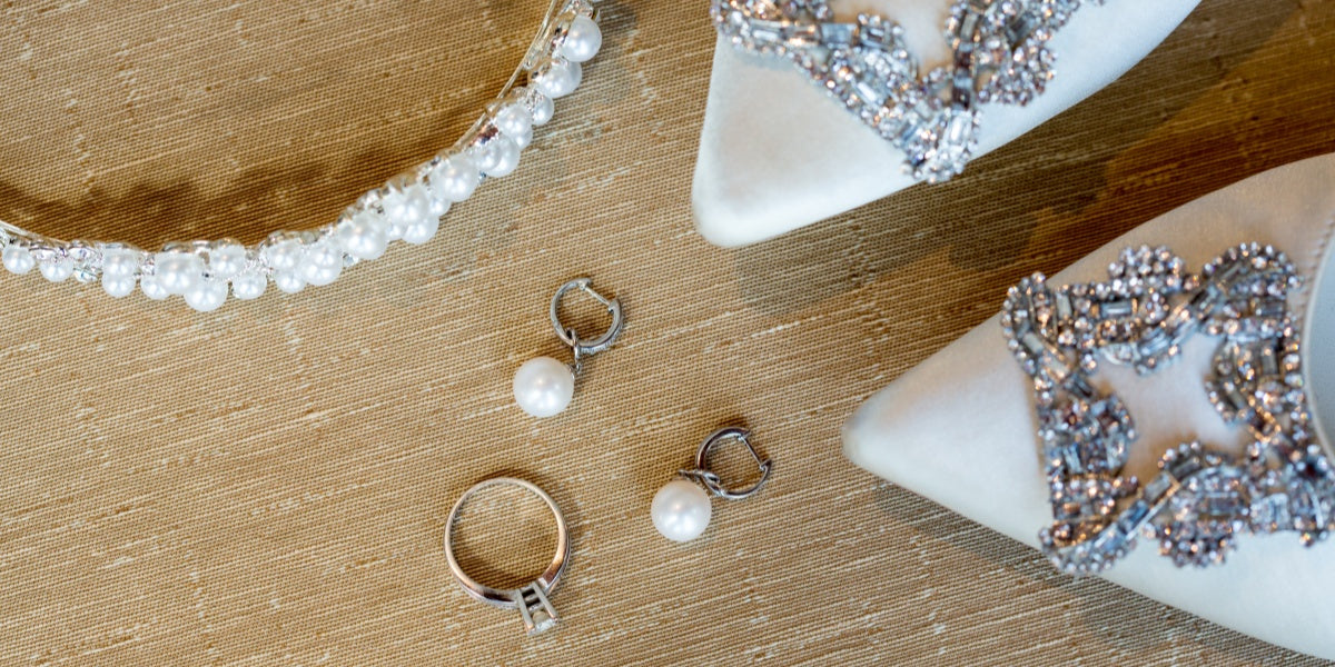 How to Choose the Right Accessories for Formal Dresses