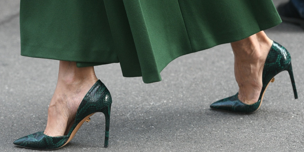 What Color Heels Go with a Green Dress?