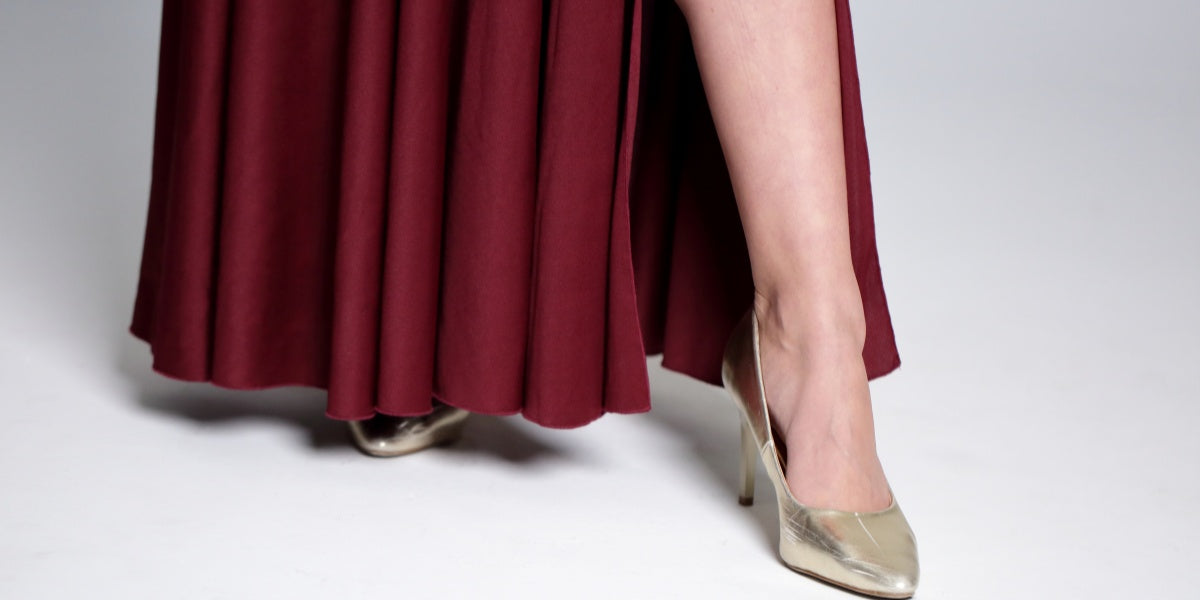 What Color Shoes to Wear with a Burgundy Dress?