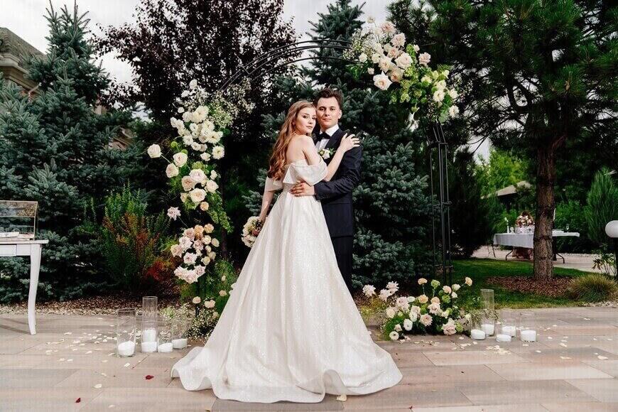 Trend Alert: Simple Wedding Dresses 2021
