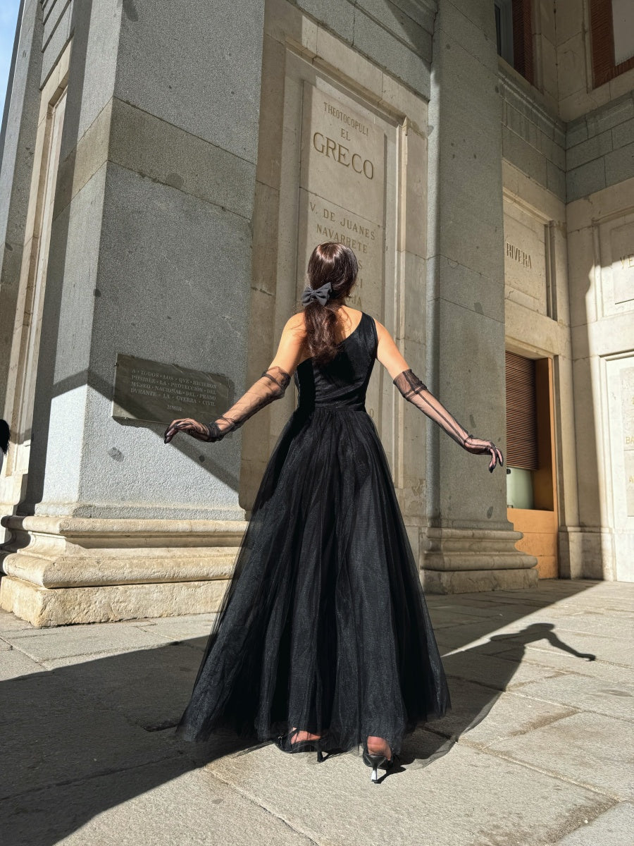 Chic A-Line One-Shoulder Tulle Maxi Bridesmaid Dress #color_Black