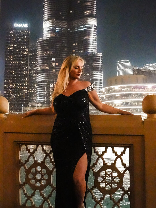 pretty NOIRE|Plus Size Glitter V-Neck High Slit Sequin Shoulder Strap Evening Dress Fan Photos 4
