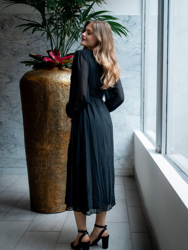 ever AMARA|Chiffon V-Neck Long Sleeves Elastic Band Midi Wedding Guest Dress Fan Photos 3
