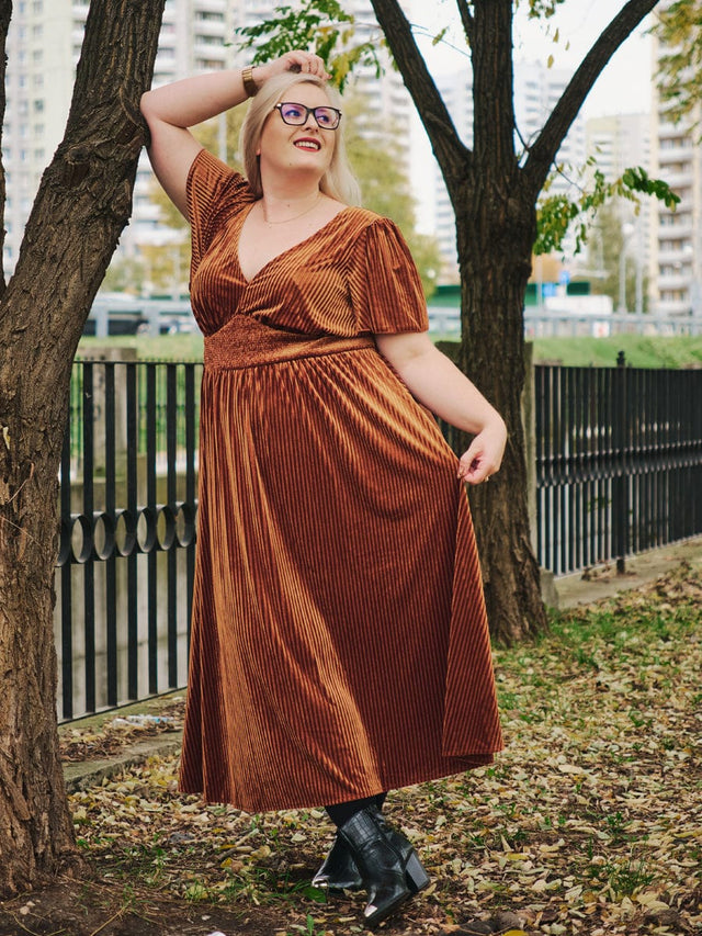 pretty AZALEA|Plus Size A-line V-Neck Short Sleeve Pleated Velvet Fall Wedding Guest Dress Fan Photos 4
