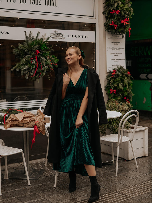 ever AZALEA|Graceful V-Neck Waist Design Short Sleeves Fall Velvet Midi Wedding Guest Dress Fan Photos 1
