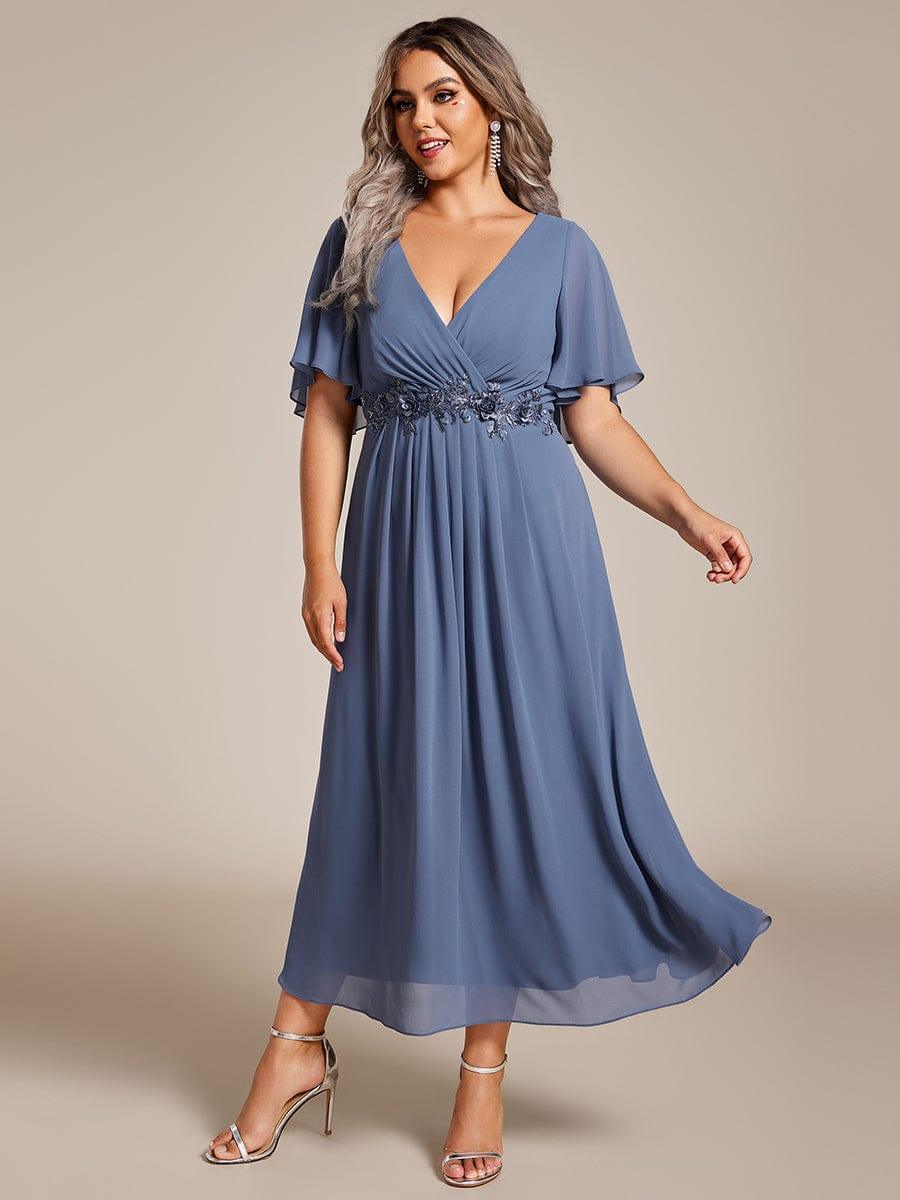 Plus Size Elegant Short Sleeves V-Neck Floral Applique Wedding Guest Dress  #color_Dusty Blue