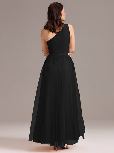 Chic A-Line One-Shoulder Tulle Maxi Bridesmaid Dress #color_Black