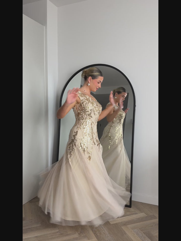 ever FREYA|Glitter Embroidered Cap Sleeve High Stretch Mother of the Bride Dress Fan Photos video 4