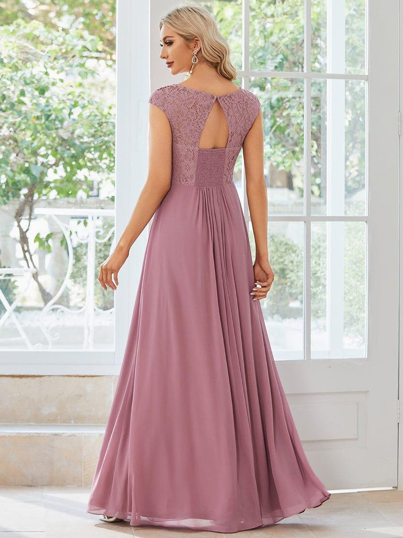 Elegant Long Dress with Straps in Chiffon for a Modern Princess Party