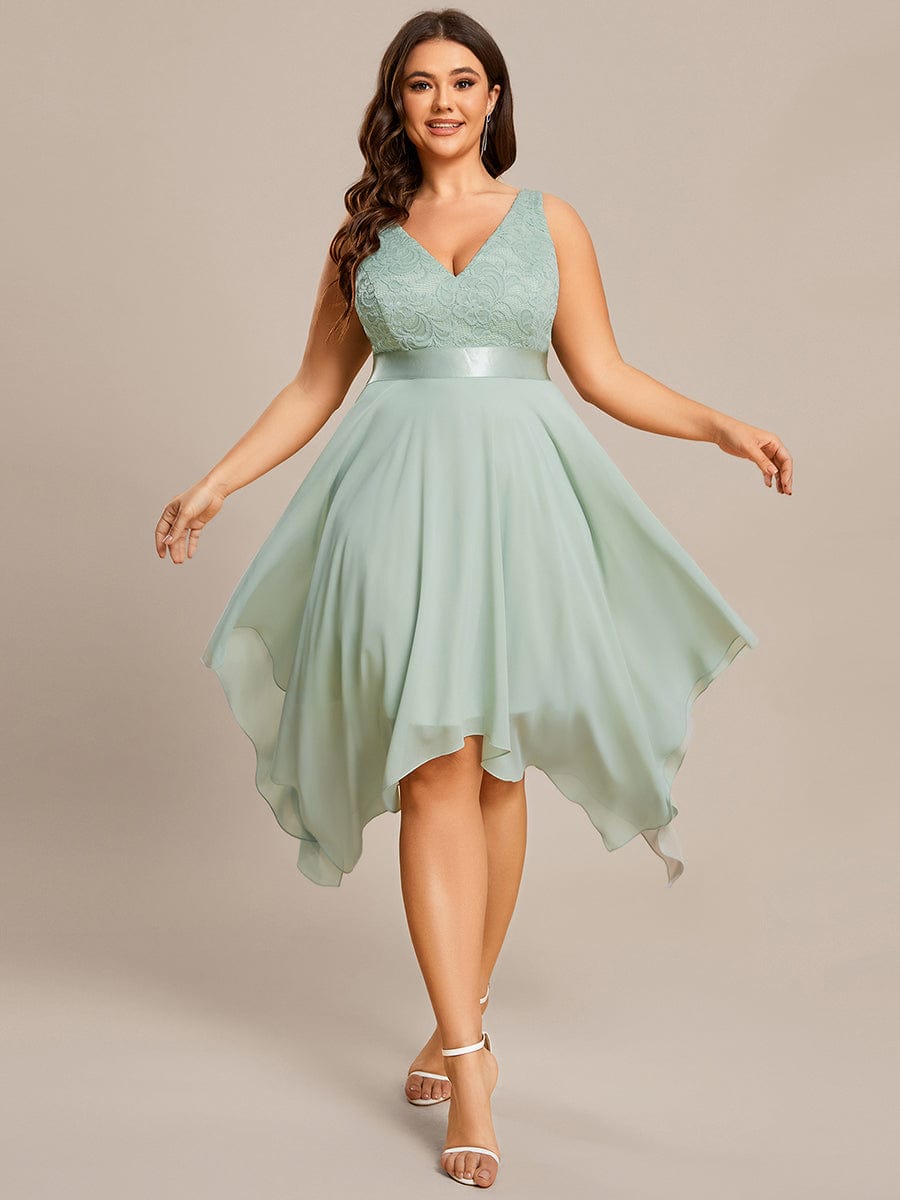 Plus Size Stunning V Neck Lace & Chiffon Prom Dress for Women #color_Mint Green